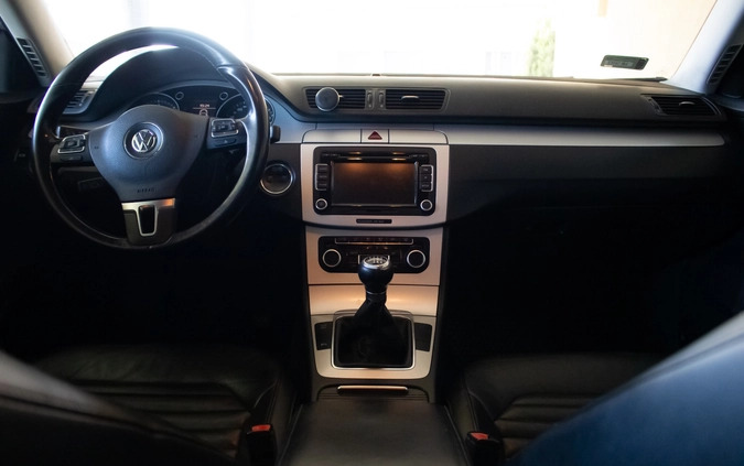 Volkswagen Passat cena 17900 przebieg: 400213, rok produkcji 2010 z Radom małe 704